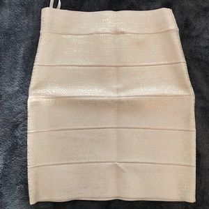 BCBG MaxaAzaria stretch skirt!